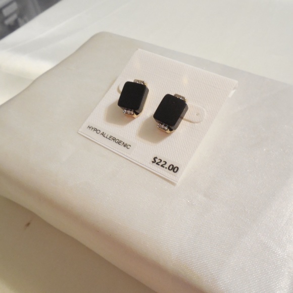 Department Store Gold Tone Black Square Earrings - Picture 4 of 5